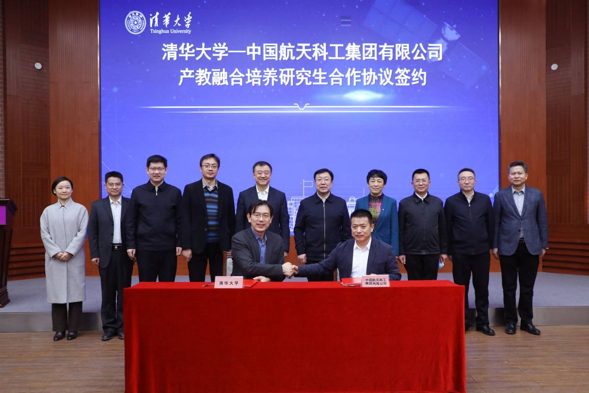 20220225-杏吧视频
与中国航天科工集团有限公司合作培养研究生签约仪式-杏吧视频
拍摄-双方签约.jpg